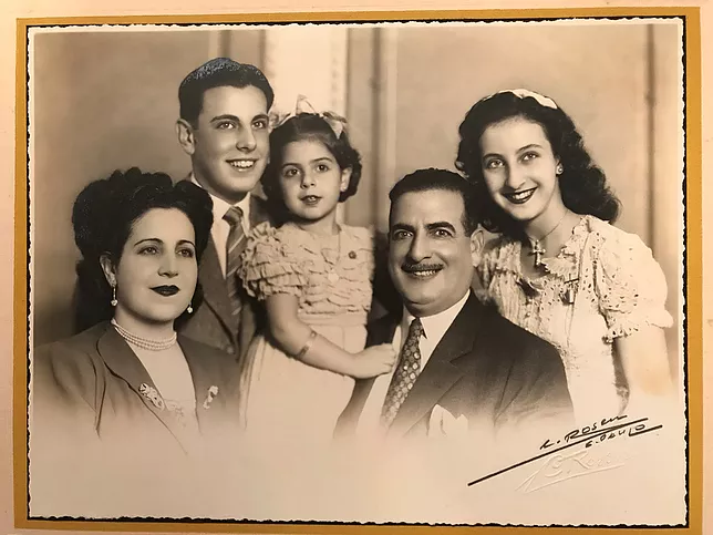 A família Bunducki, da esquerda para a direita: a mãe, D. Elisa, o irmão, Samir, D. Nádira, o pai, Taufic e a irmã, Samira. 