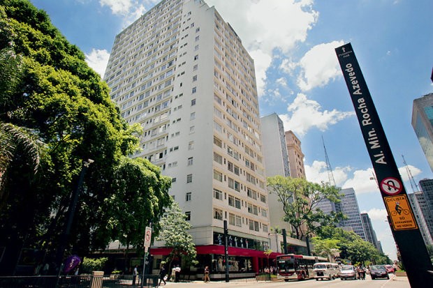 A imagem mostra a fachada do Edifício Baronesa de Arary